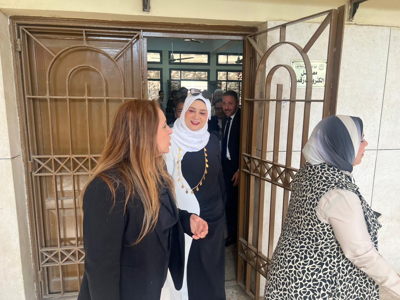 متابعة العملية التعليمية