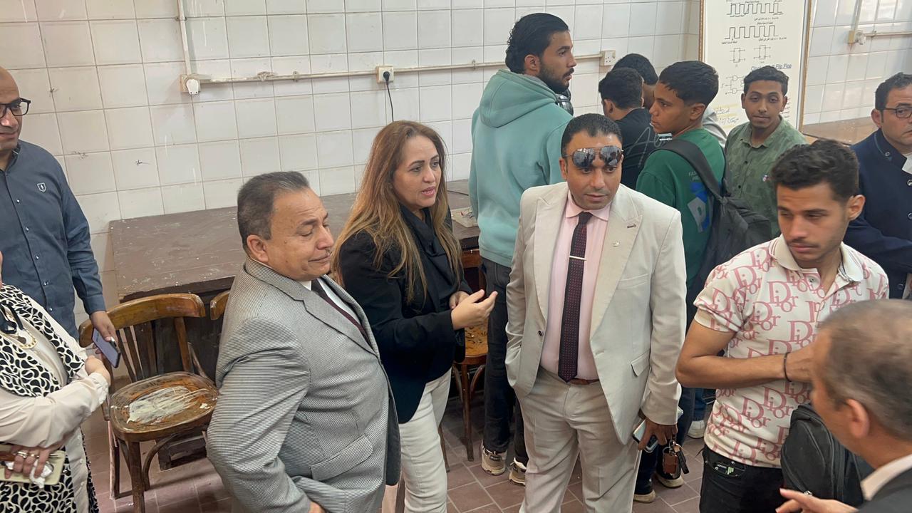 مناقشة التطوير والتحديث